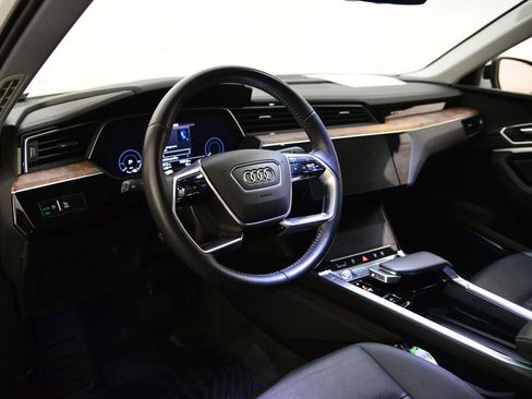 Used 2020 Audi e-tron Premium Plus image 3