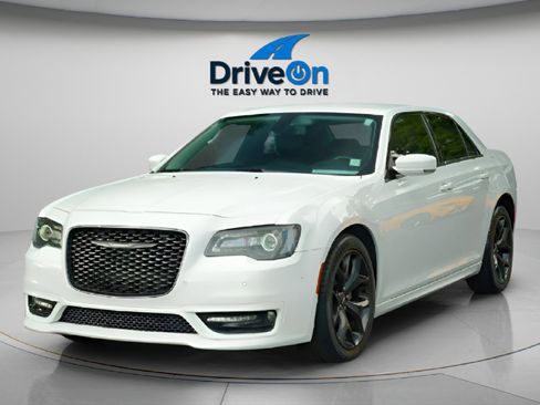 Used 2021 Chrysler 300 Touring L image 3
