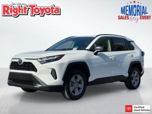 Certified 2025 Toyota RAV4 LE AWD/4WD image 1