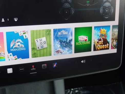 Used 2025 Tesla Model Y Long Range image 25