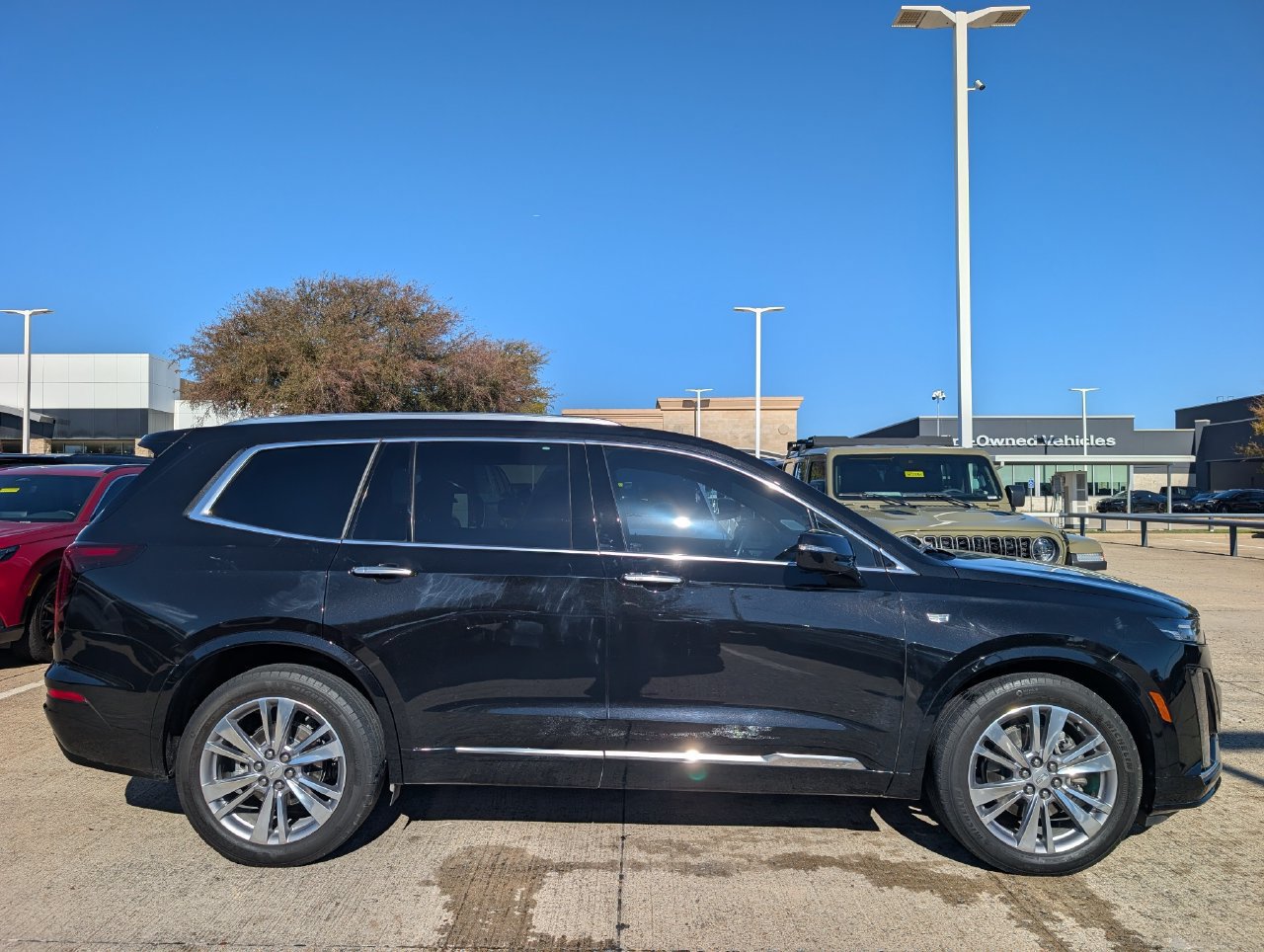 Used 2024 Cadillac XT6 Premium Luxury FWD image 3