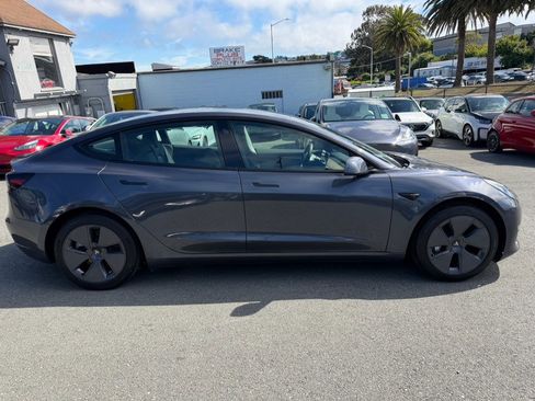 Used 2023 Tesla Model 3 Standard Range image 4
