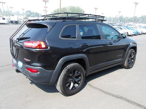 Used 2016 Jeep Cherokee Trailhawk w/ Comfort/Convenience Group AWD/4WD image 5