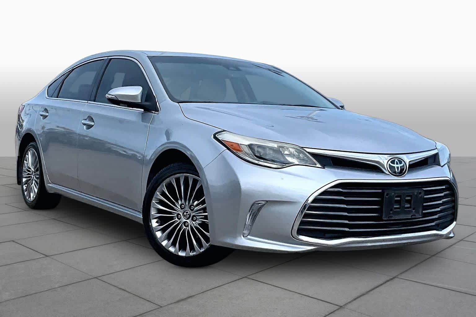 Used 2016 Toyota Avalon Limited w/ Toyota Safety Sense Package FWD image 3