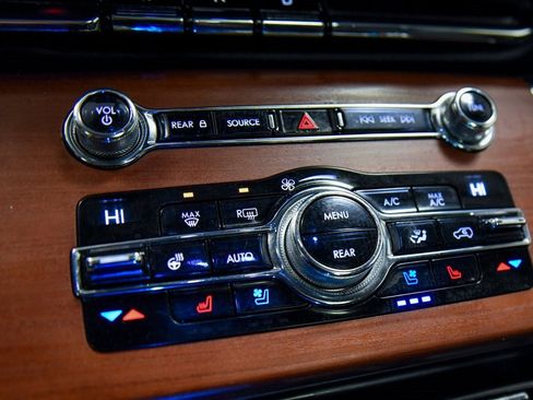 Used 2020 Lincoln Aviator Reserve w/ Equipment Group 202A image 24