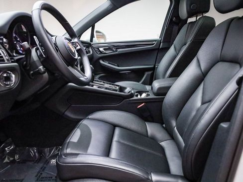 Certified 2025 Porsche Macan image 22