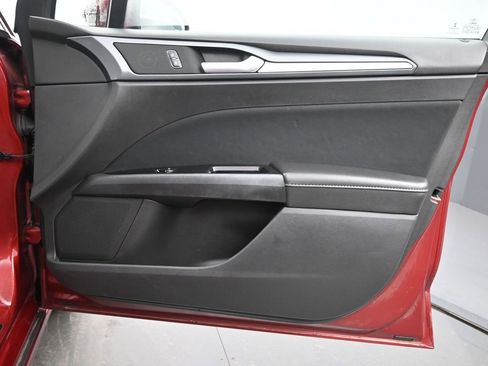 Used 2016 Ford Fusion SE image 20