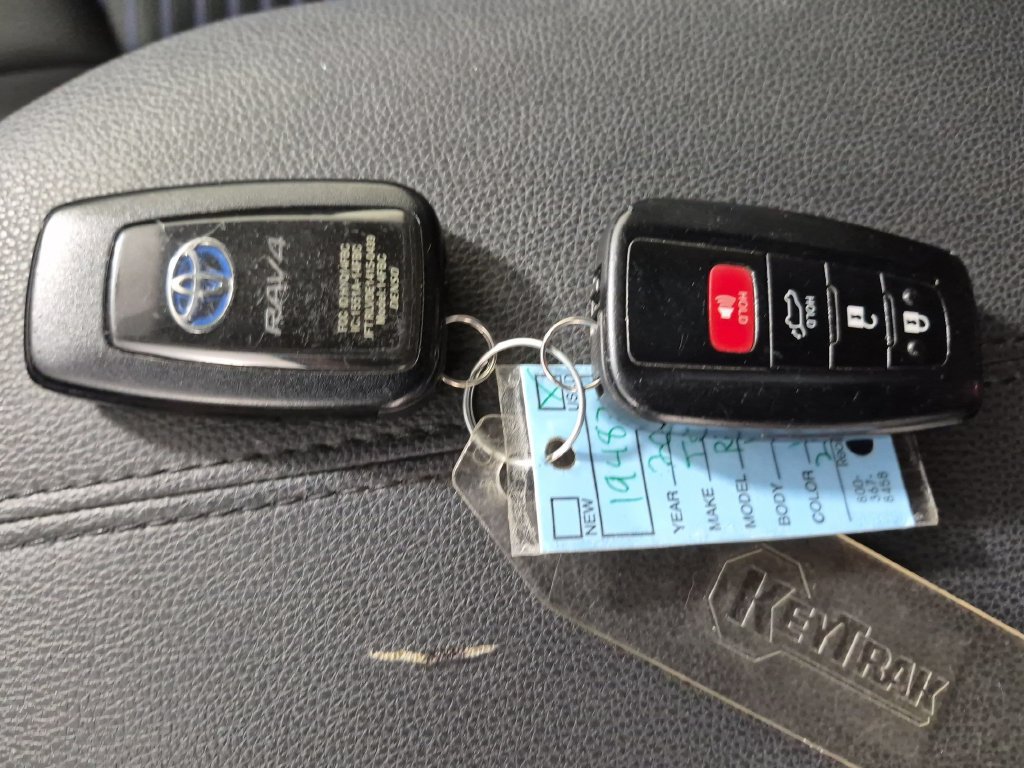 Used 2019 Toyota RAV4 XSE AWD/4WD image 32