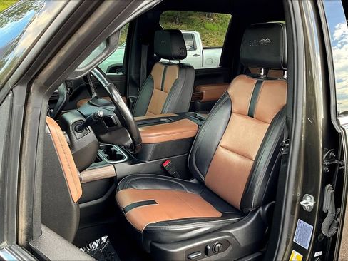 Used 2022 Chevrolet Silverado 3500 High Country w/ Technology Package image 27