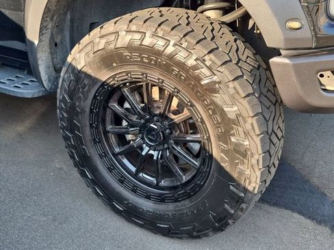 Used 2018 Ford F150 Raptor w/ Equipment Group 802A Luxury AWD/4WD image 7