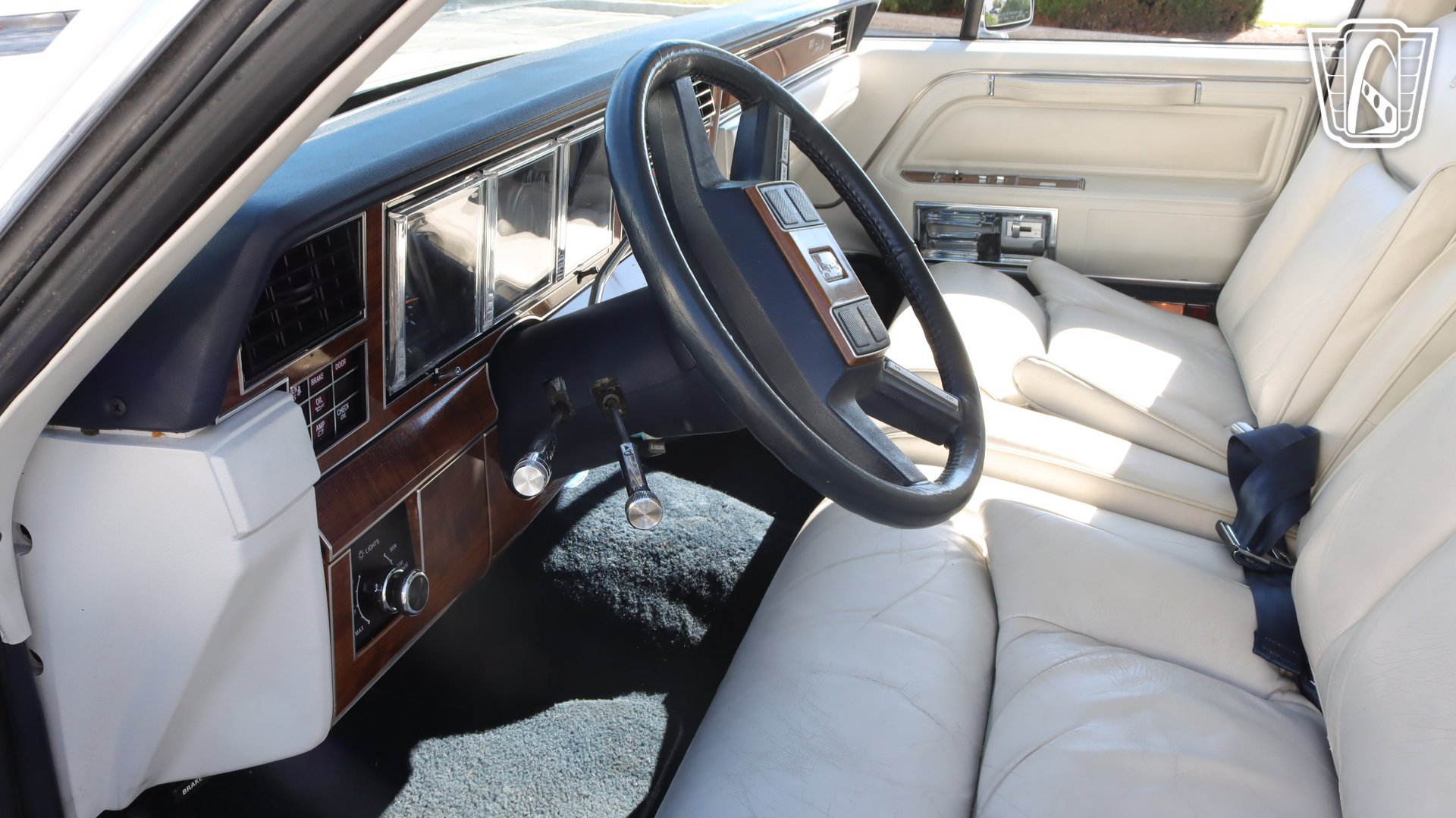 Used 1989 Lincoln Town Car Signature RWD image 33