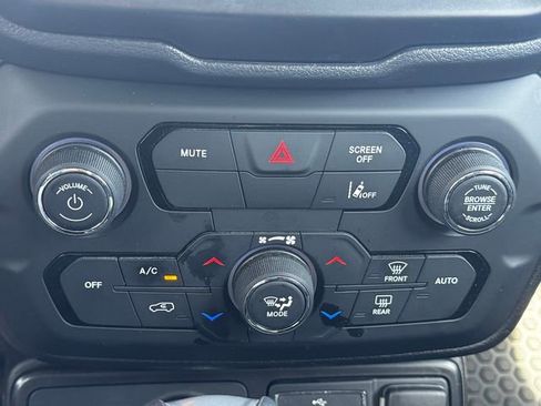 Used 2023 Jeep Renegade Altitude w/ Convenience Group I AWD/4WD image 35