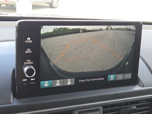 Used 2025 Honda Pilot Touring image 9