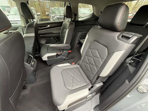 Used 2024 Volkswagen Atlas Peak Edition SE image 13