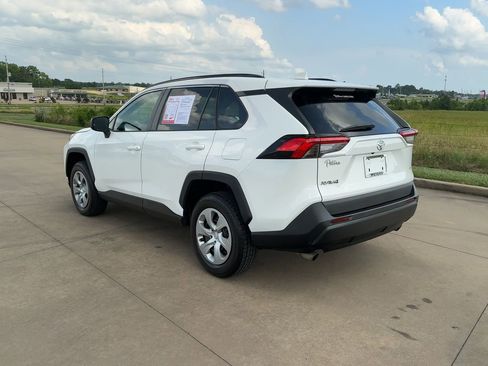 Used 2021 Toyota RAV4 LE image 6