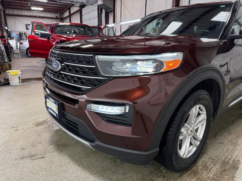 Certified 2020 Ford Explorer XLT w/ Equipment Group 202A image 33