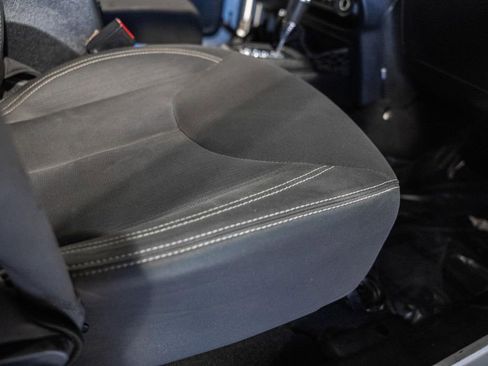 Used 2015 Jeep Wrangler Unlimited Rubicon w/ Connectivity Group image 29