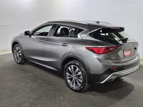 Used 2018 INFINITI QX30 AWD image 5