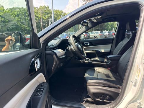 Used 2023 Jeep Compass Limited w/ Elite Group AWD/4WD image 15