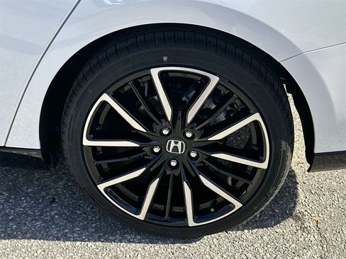 Used 2024 Honda Accord Touring image 12