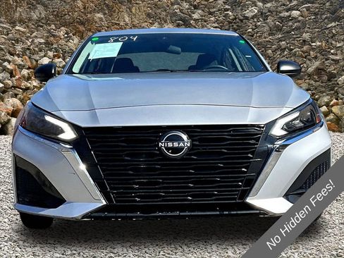 Used 2024 Nissan Altima 2.5 SV FWD image 3