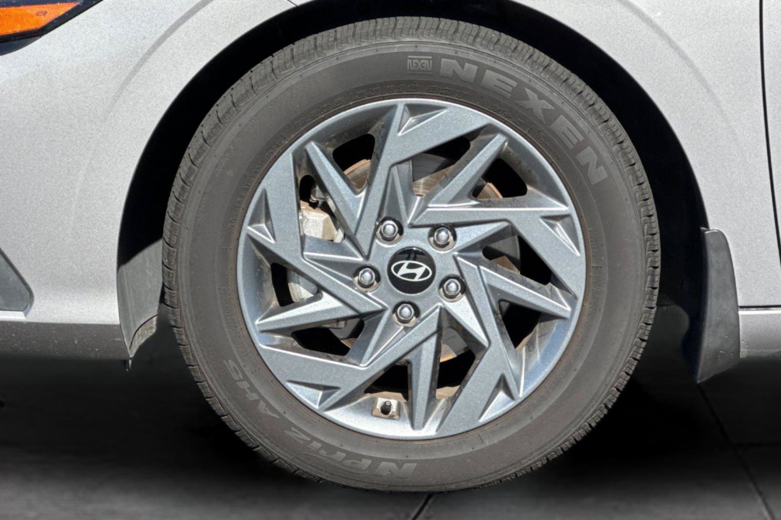 Used 2024 Hyundai Elantra SEL FWD image 27