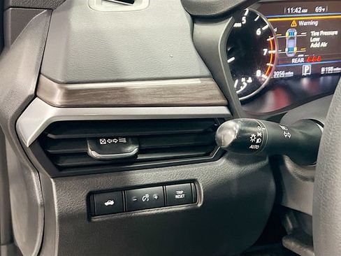 Used 2024 Nissan Altima 2.5 SV FWD image 18