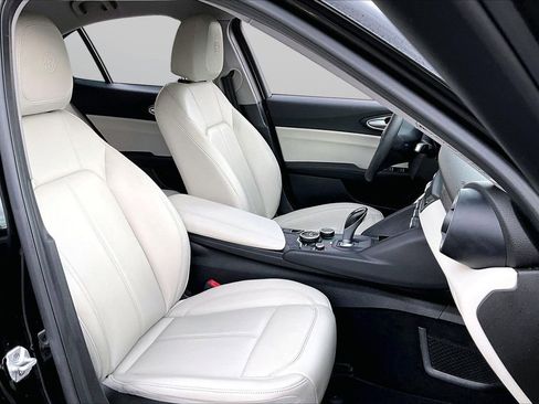 Used 2019 Alfa Romeo Giulia RWD image 22