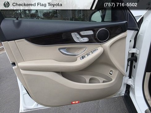 Used 2022 Mercedes-Benz GLC 300 4MATIC image 21