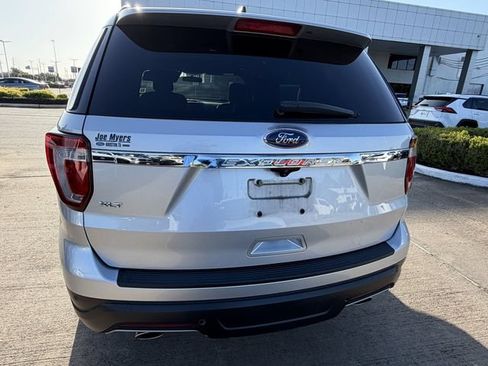 Used 2018 Ford Explorer XLT FWD image 6