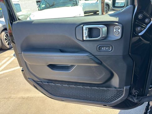 Used 2025 Jeep Wrangler Unlimited Sahara AWD/4WD image 15
