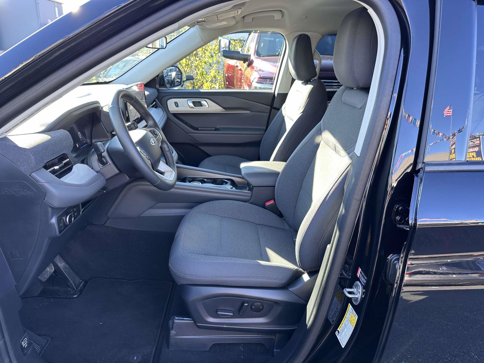 Used 2026 Ford Explorer Active AWD/4WD image 12