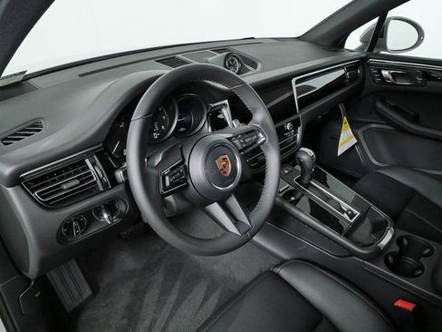 New 2026 Porsche Macan image 4