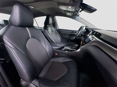 Used 2018 Toyota Camry SE image 28