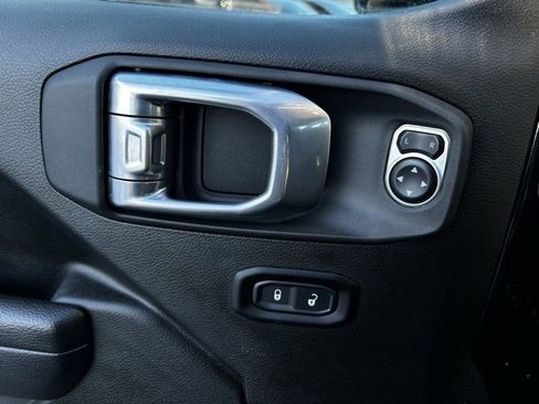 Used 2024 Jeep Wrangler Willys image 11