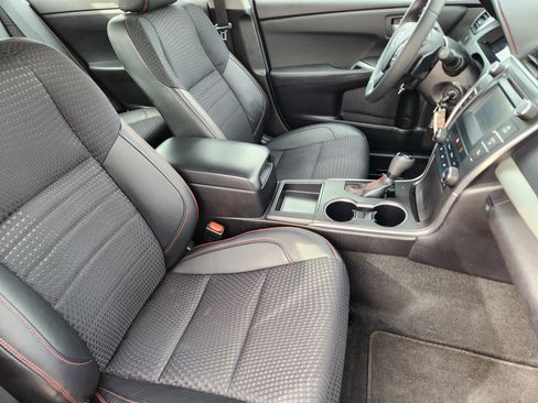 Used 2015 Toyota Camry SE image 17
