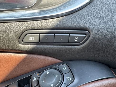 Used 2021 Buick Enclave Avenir w/ Avenir Technology Package image 16