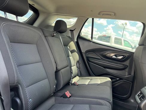 Used 2024 GMC Terrain SLE FWD image 25