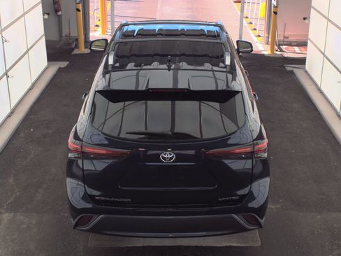 Used 2023 Toyota Highlander Limited image 7