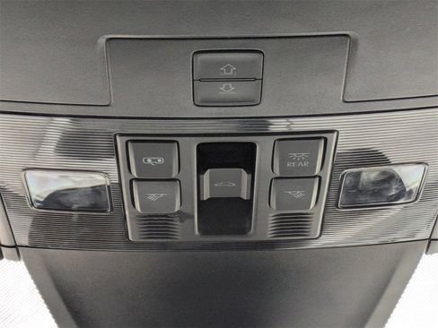 Used 2023 Volkswagen Tiguan SE R-Line image 25