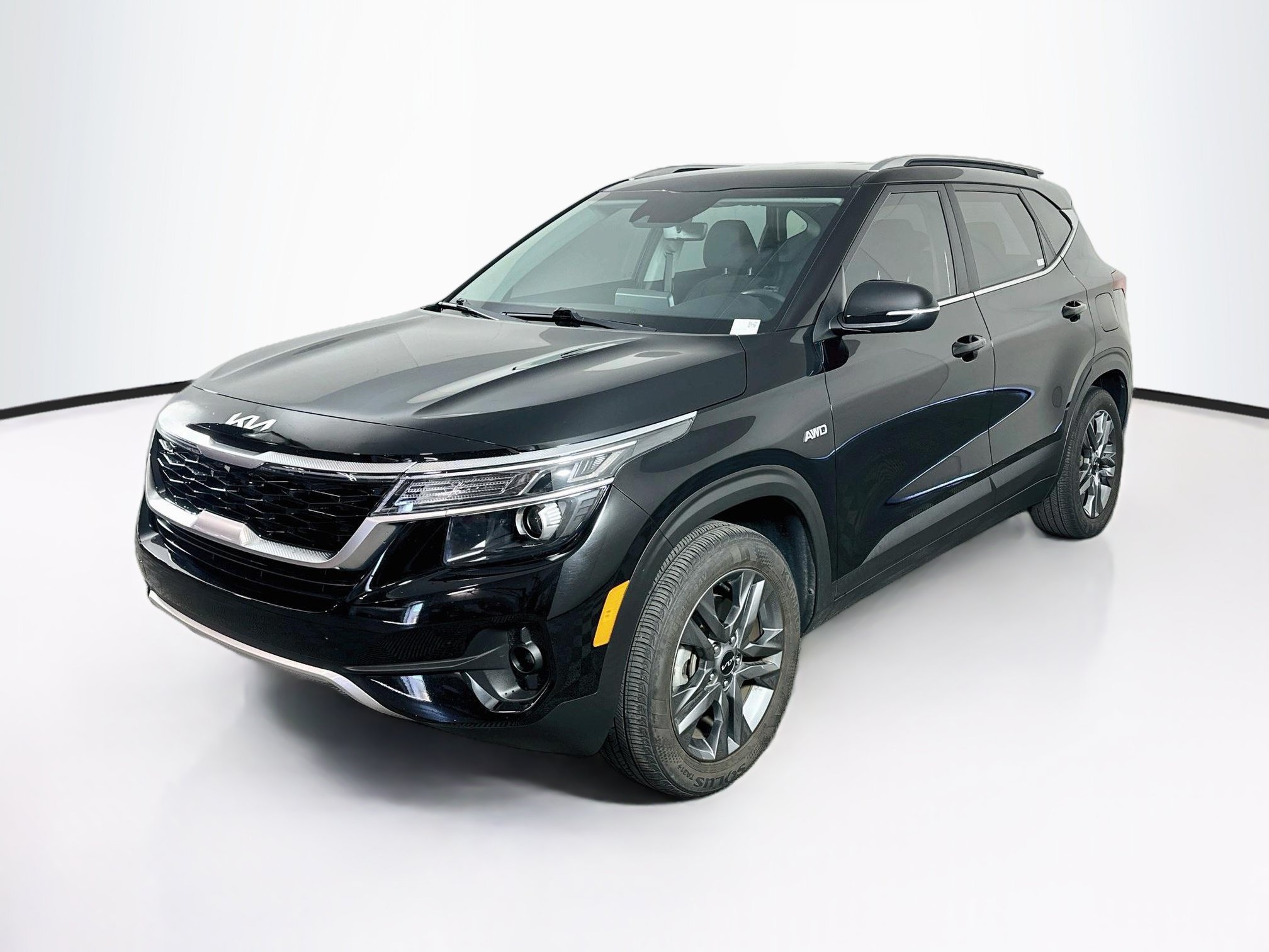 Used 2023 Kia Seltos S w/ Navigation Package AWD/4WD image 3
