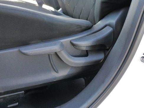 Used 2020 Nissan Kicks S image 21