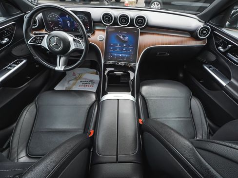 Used 2025 Mercedes-Benz C 300 4MATIC Sedan image 34