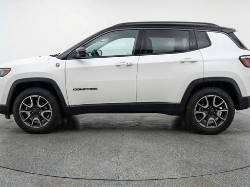 Used 2025 Jeep Compass Trailhawk AWD/4WD image 5