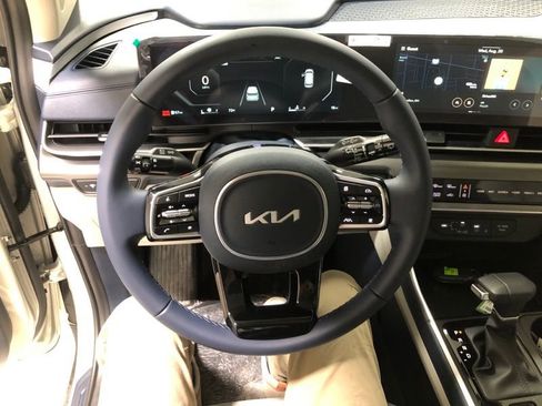 New 2026 Kia Carnival SX w/ SX Dark Edition Package FWD image 27
