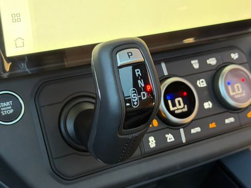 New 2026 Land Rover Defender 110 X-Dynamic SE AWD/4WD image 17