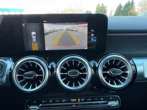 Used 2023 Mercedes-Benz EQB 300 4MATIC w/ Exclusive Package image 9