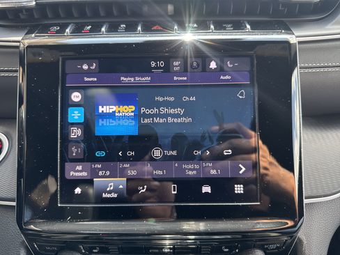Used 2023 Jeep Grand Cherokee Altitude AWD/4WD image 15