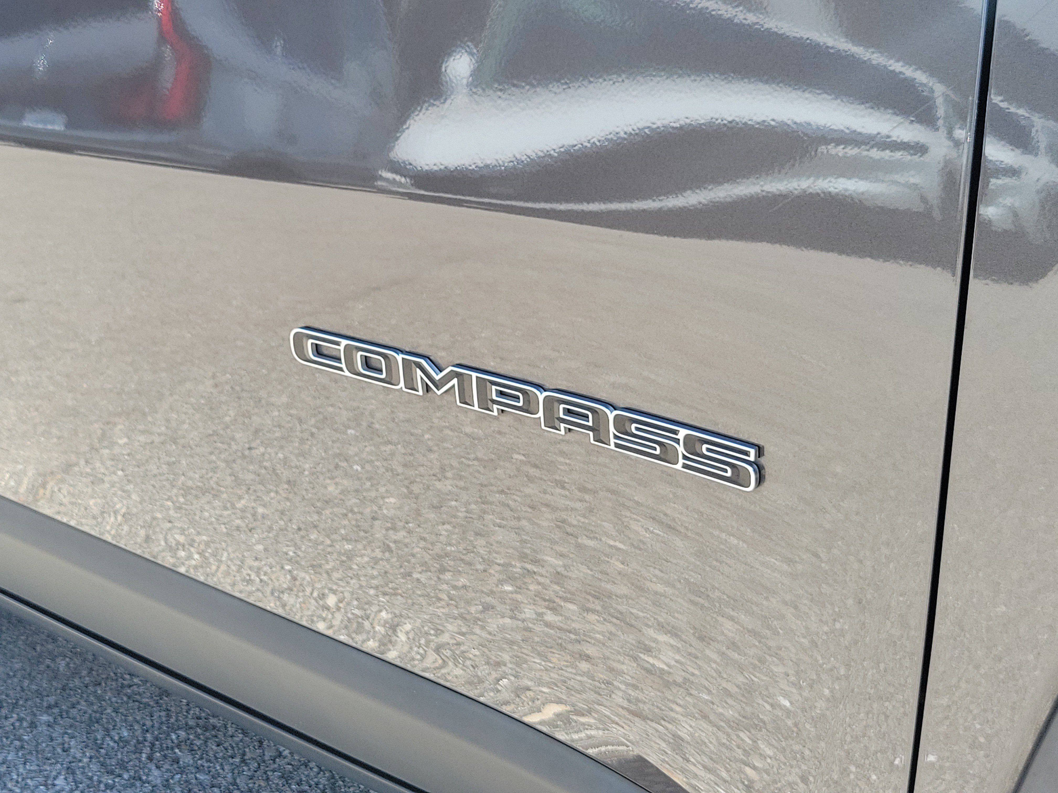Used 2023 Jeep Compass Limited AWD/4WD image 9