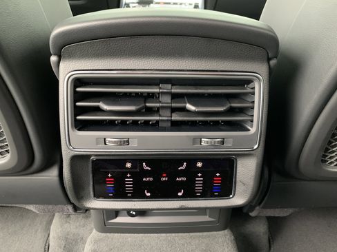 New 2026 Audi SQ7 Prestige image 18